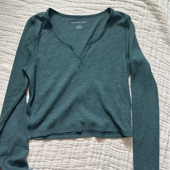 3 American eagle cropped shirts - Picture 3 of 4